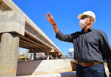 Prefeito Rogério Cruz visita uma das grandes obras de infraestrutura a serem inauguradas entre os dias 13 e 31 de maio deste ano