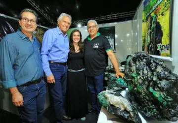 Em Campos Verdes, ao lado do prefeito Haroldo Naves o governador de Goiás Ronaldo Caiado visita standes durante abertura da 7ª Feira Internacional das Esmeraldas 