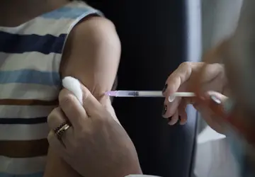 Municípios que tiverem doses em estoque já podem começar a vacinação contra Covid-19 para crianças de 3 a 4 anos. Saúde estadual começa a distribuição de doses nesta quinta-feira para locais desabaste