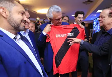 Governador Ronaldo Caiado recebe destaques do futebol para premiação Melhores do Goianão