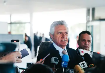 O governador Ronaldo Caiado ao lado do secretário de segurança Renato Brum pós reunião de colegiado em Brasília 