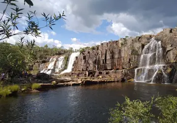 Criado em 2020, parque reúne atrativos como cachoeiras e paredões rochoso 