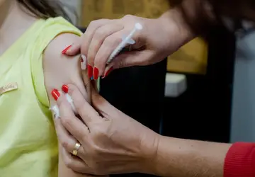 Salas de vacinação dos municípios goianos estarão abertas neste sábado (14/10) para o último dia da Campanha de Multivacinação de crianças e adolescentes menores de 15 anos