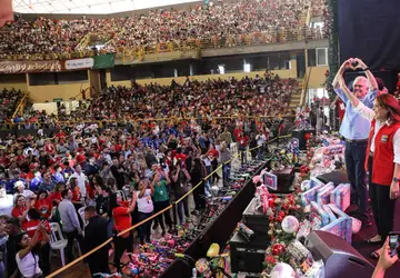 Governador Ronaldo Caiado e primeira-dama Gracinha Caiado comandam festa do Natal do Bem com distribuição de 21,5 mil brinquedos e sorteio de mais de 500 bicicletas
