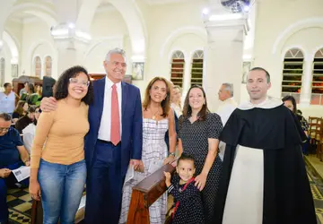  Governador Ronaldo Caiado e primeira-dama Gracinha Caiado participam de missa de lava-pés e comemoram restauração do órgão de tubos da Igreja Nossa Senhora do Rosário