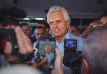 Em Ipameri: Governador Ronaldo Caiado entrega anel viário e 57 casas 