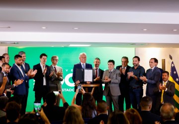 Governador Ronaldo Caiado assina contrato que oficializa novo modelo de gestão do Complexo Serra Dourada