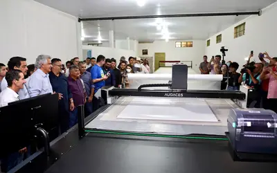 Em Itaguari, Ronaldo Caiado entrega maquinário que vai fomentar setor de confecção