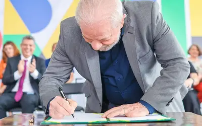 Brasil: Presidente Lula destina R$ 15,8 bilhões para estados e municípios