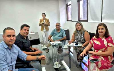 Urutai: Prefeito Alexandre Araújo discute programa habitacional na Agehab e solicita mais moradias