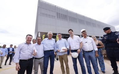 Com investimento de R$ 250 milhões, Caiado e Daniel vistoriam obras do Mercadão de Águas Lindas de Goiás