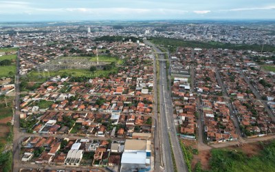 Catalão: Prefeitura via Secretaria Municipal de Planejamento e Regulação notifica proprietários para limpeza de terrenos