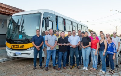 Nova Aurora recebe a entrega de ônibus escolar de emenda parlamentar do deputado federal José Nelto