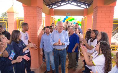  Ronaldo Caiado inaugura colégio de tempo integral em Padre Bernardo e Santo Antônio do Descoberto